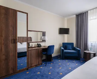 Номер с креслом